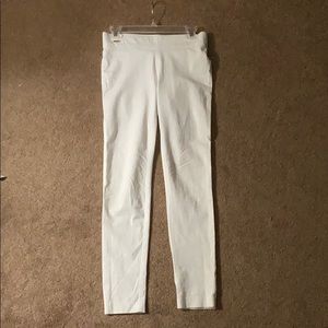 Women’s white skinny pant